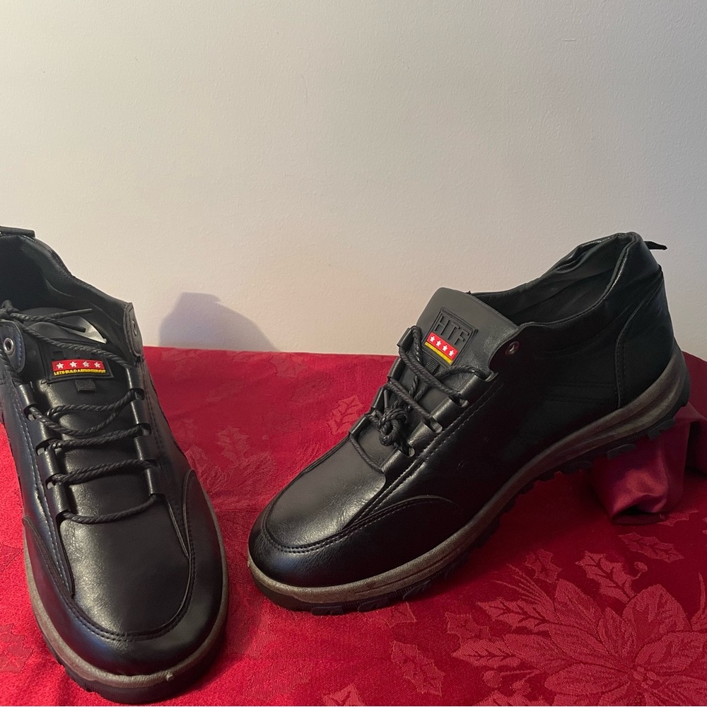 Men’s Leather Walking Shoes